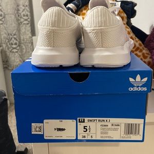 NWT White Swift Run X J size 5 1/2 Adidas shoes